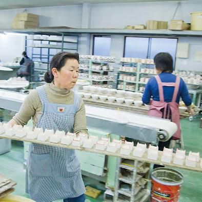 essence(エッセンス) たくさんの人がエッセンスの器作りに関わっている