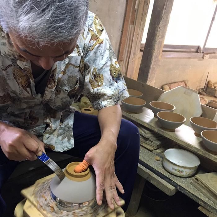 福嶋製陶 鉋で土を削り取って模様をつける飛び鉋