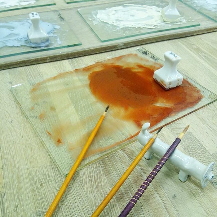 北尾正治・マキ 普段使っている和絵の具と筆