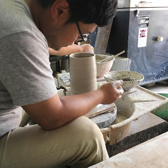 町田裕也 ロクロを使い一つ一つ制作する町田裕也さん