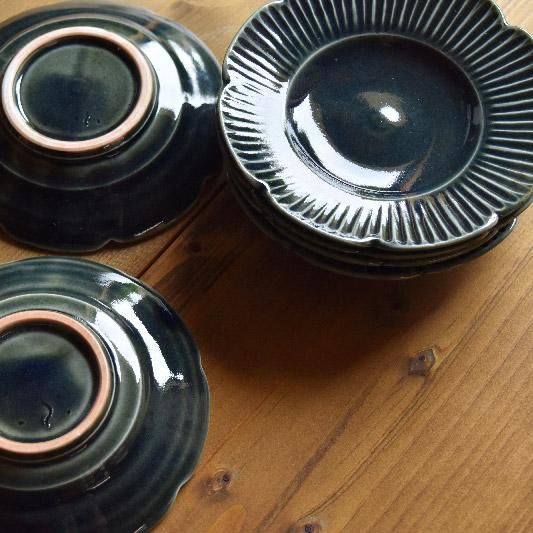 水谷和音 瑠璃釉の器は落ち着いた雰囲気