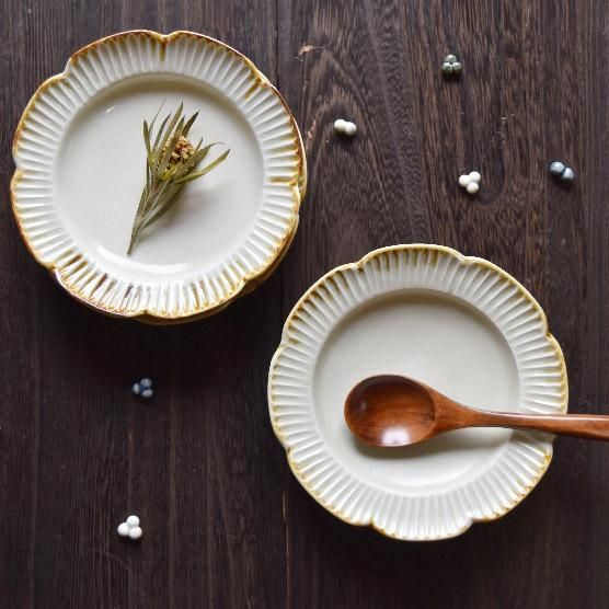 水谷和音 輪花と呼ばれる技法で作られる花びら形の器