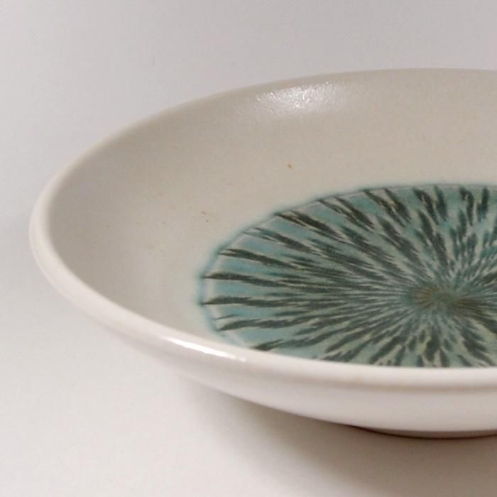 Pottery studio COEI 飛びカンナで施された模様が素敵なお皿
