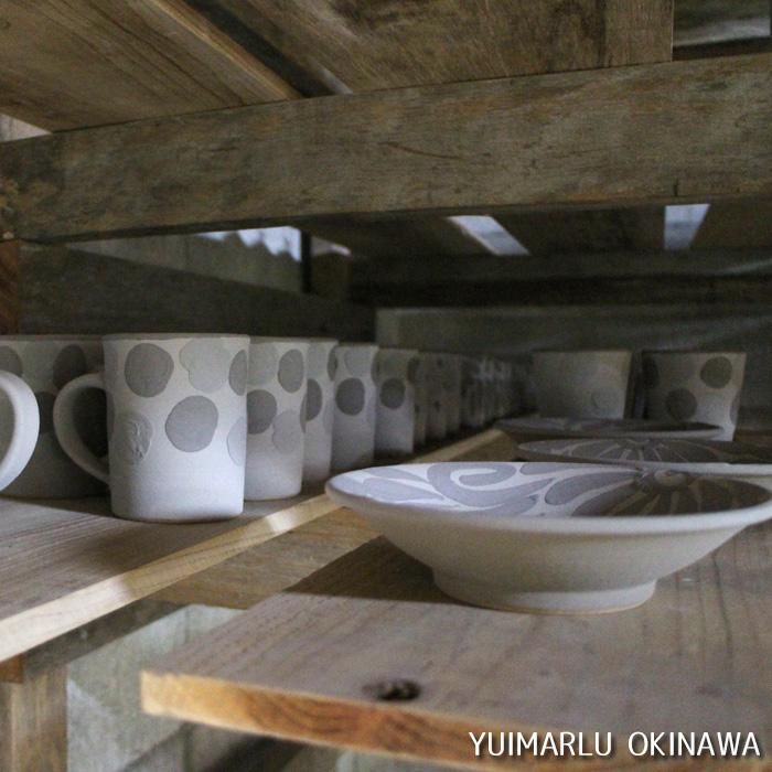 やちむん與那城 力強く、存在感がある点打ち模様(窯焼き前)